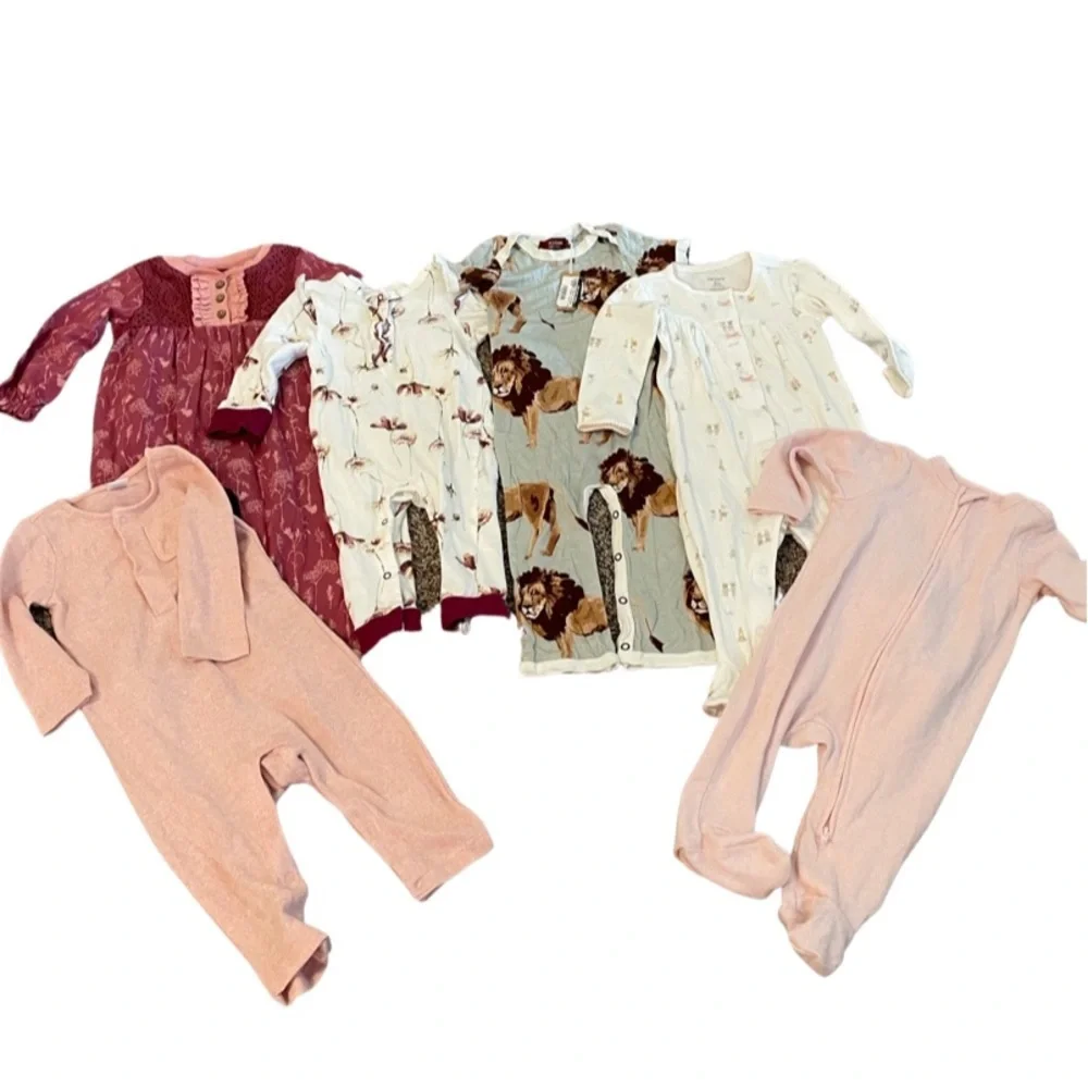 Bundle of 6 pieces girls onesies 6-12 months